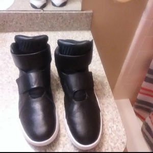 Men’s Nike’s Leather Basketball High Tops